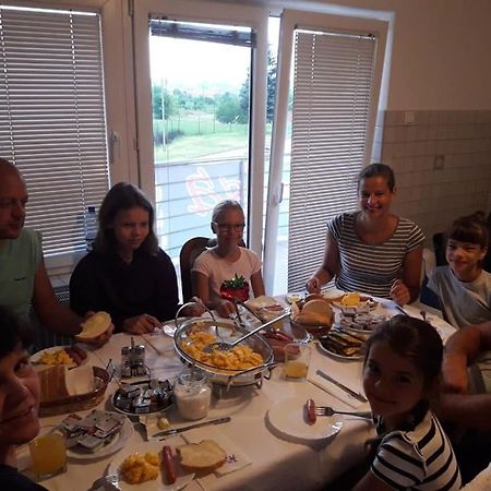Hostel Larisa Μπάνια Λούκα Εξωτερικό φωτογραφία