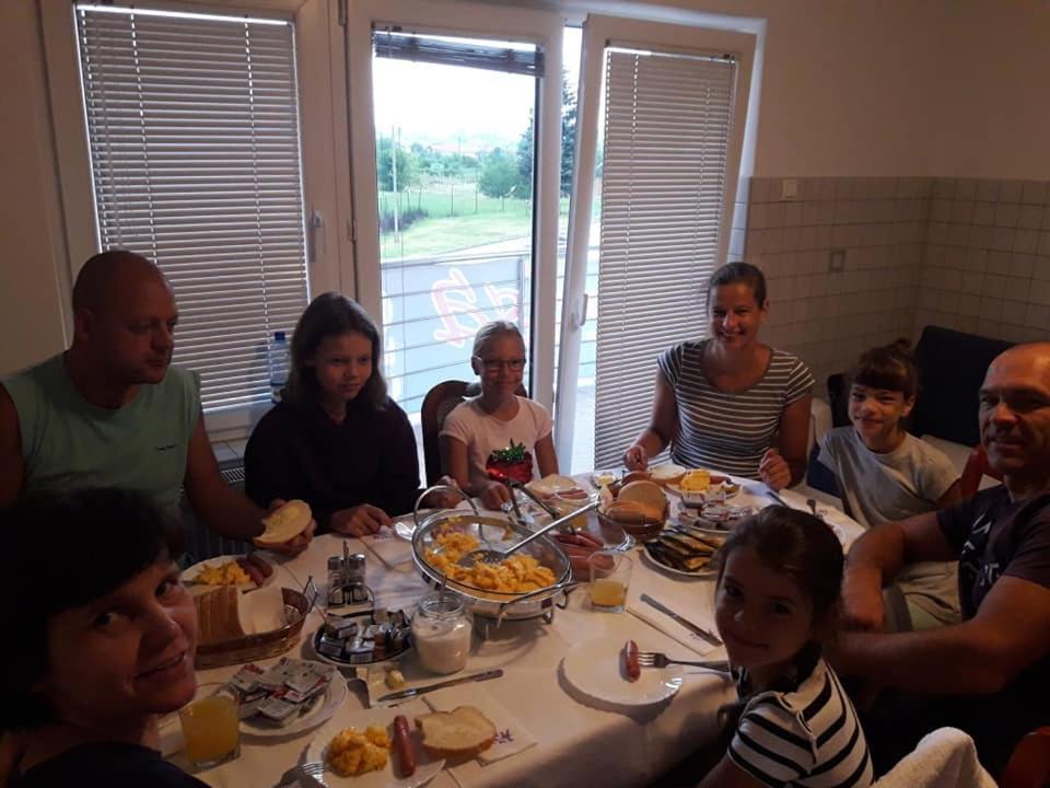 Hostel Larisa Μπάνια Λούκα Εξωτερικό φωτογραφία