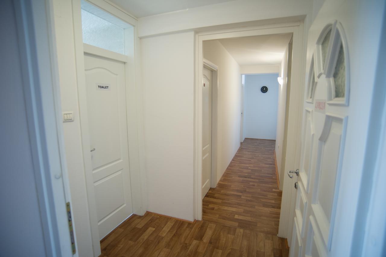 Hostel Larisa Μπάνια Λούκα Εξωτερικό φωτογραφία