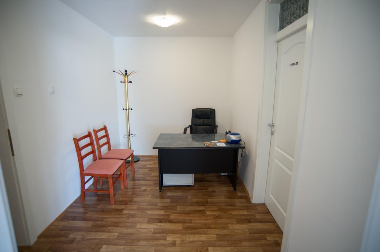 Hostel Larisa Μπάνια Λούκα Εξωτερικό φωτογραφία