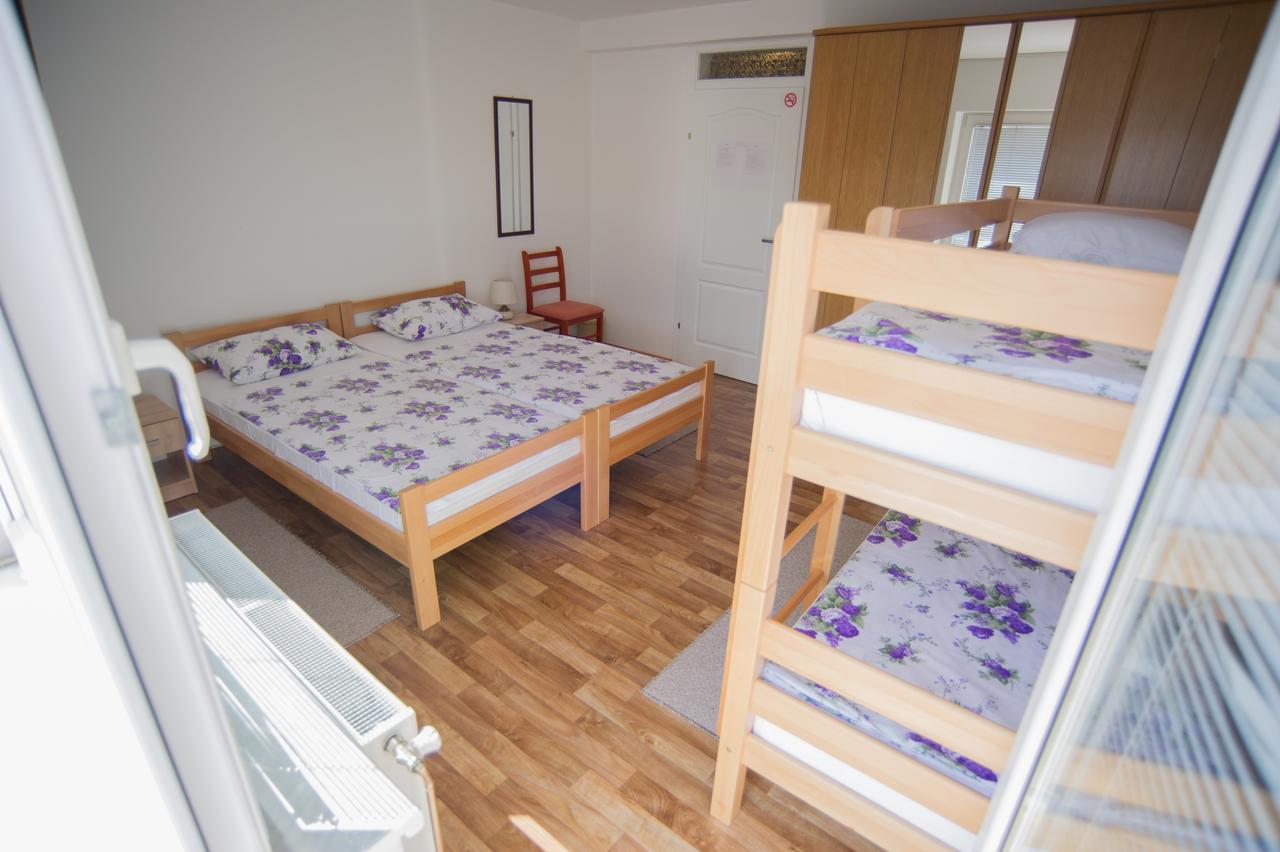 Hostel Larisa Μπάνια Λούκα Εξωτερικό φωτογραφία