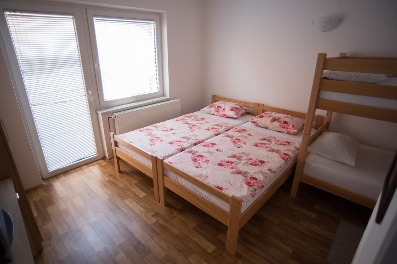 Hostel Larisa Μπάνια Λούκα Εξωτερικό φωτογραφία