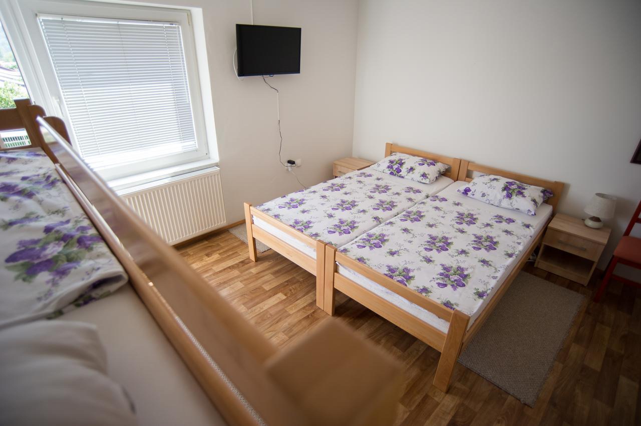 Hostel Larisa Μπάνια Λούκα Εξωτερικό φωτογραφία